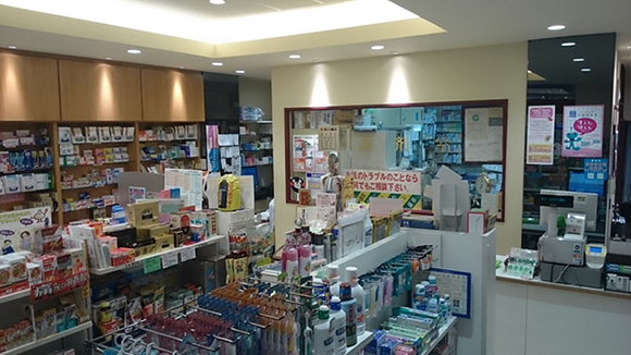 大学堂薬局本店内観